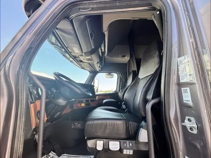 2023 Freightliner Cascadia 126