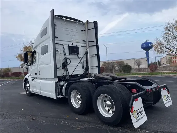 2021 VOLVO VNL64T760