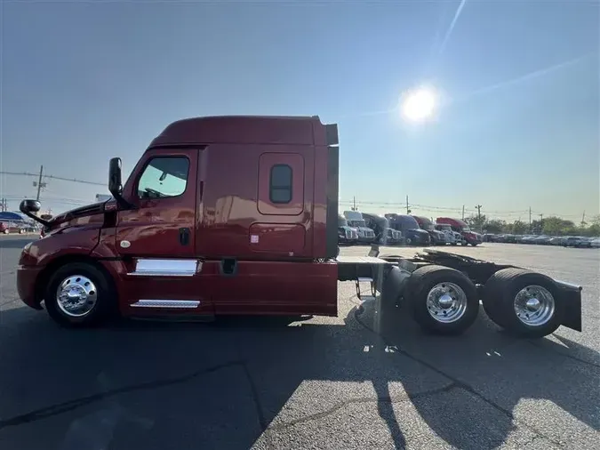 2019 FREIGHTLINER CA126