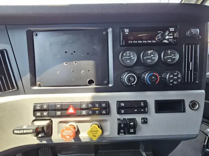 2021 FREIGHTLINER Cascadia 126
