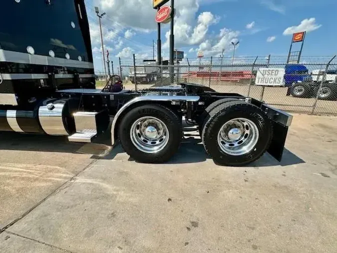 2023 Peterbilt 389