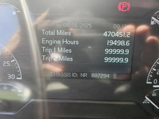 2023 VOLVO VNL64T860
