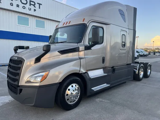 2020 Freightliner Cascadia 126