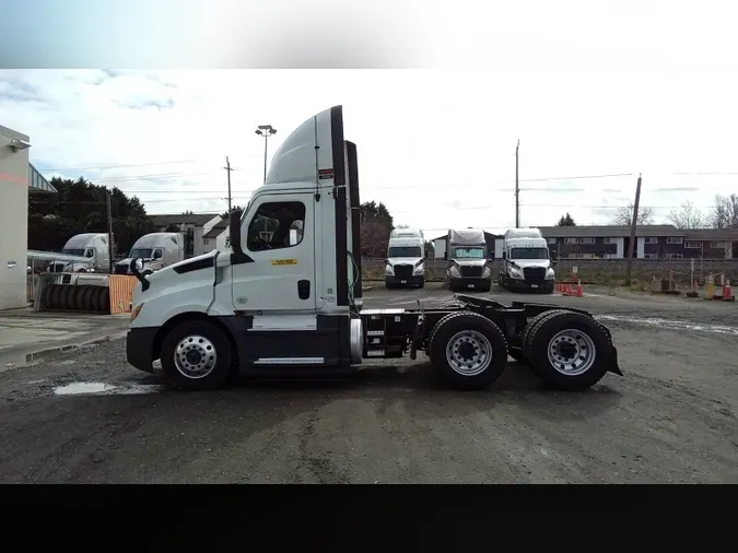 2020 Freightliner Cascadia 126