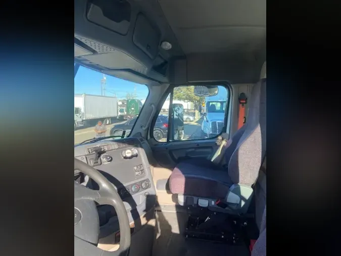 2016 FREIGHTLINER/MERCEDES CASCADIA 125abc6abe10cb08cb587f31a6ffc6791f3