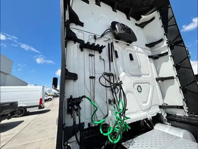 2023 Freightliner Cascadia 126