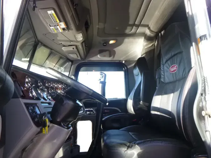 2021 Peterbilt 389