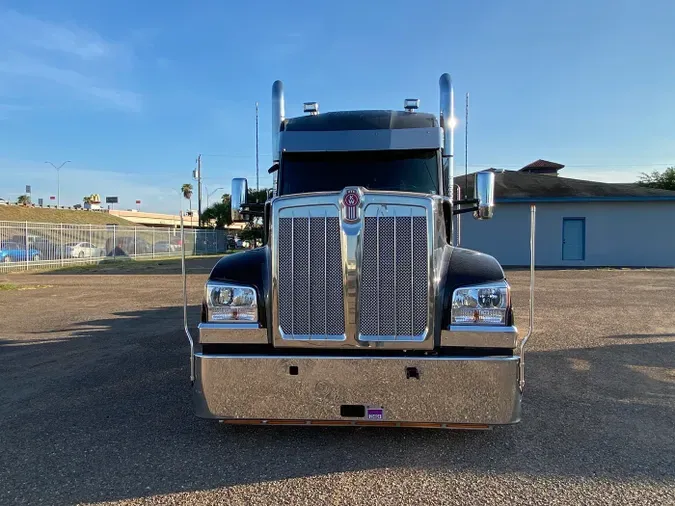 2024 Kenworth W990