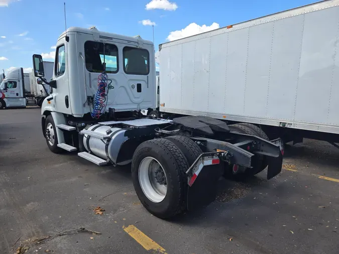 2015 FREIGHTLINER/MERCEDES CASCADIA 113