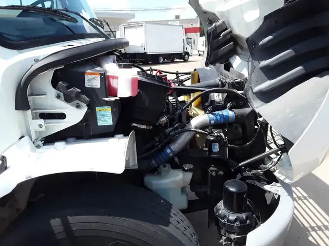 2018 FREIGHTLINER M2 106