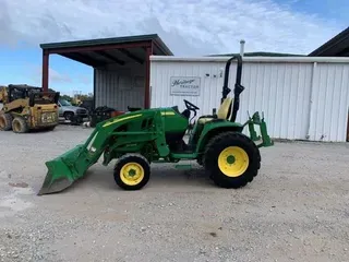 2015 John Deere 3033R