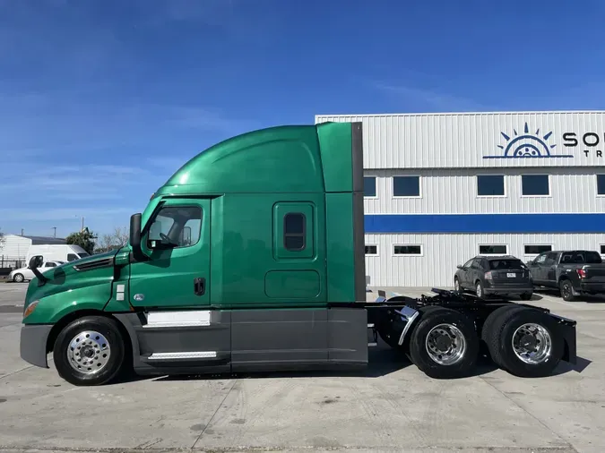 2020 Freightliner Cascadia 126