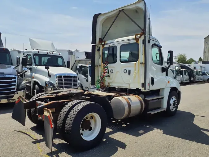 2018 FREIGHTLINER/MERCEDES CASCADIA 125