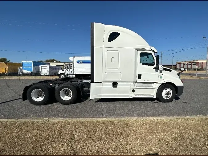 2018 Freightliner T12664ST