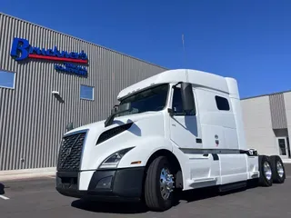 2020 VOLVO VNL64T740