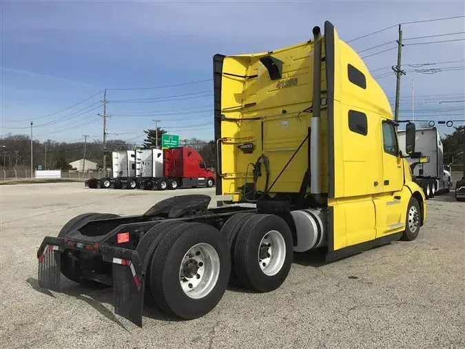 2021 VOLVO VNL64T760