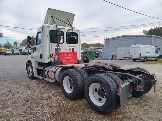 2016 FREIGHTLINER/MERCEDES CASCADIA 125