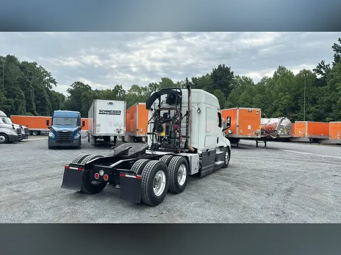 2022 Freightliner Cascadia 126abdaf412657d412e43c45378e7abd4fe
