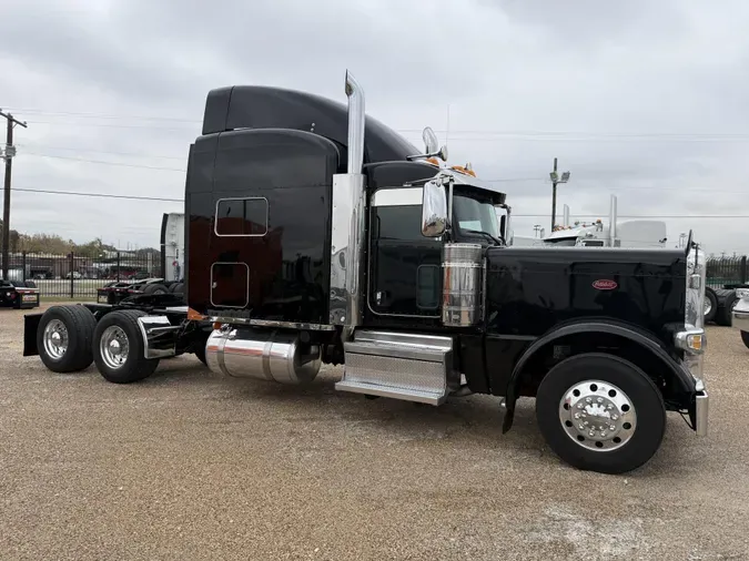 2022 Peterbilt 389