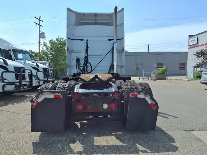 2020 VOLVO VNR64T-640