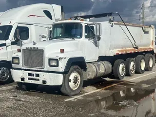 2000 MACK RD688S