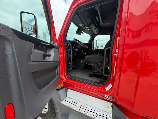2023 Freightliner Cascadia 126abea0a377ecb01ea599ae4ed49c84d9e