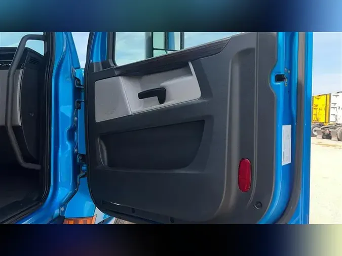 2019 FREIGHTLINER CA126