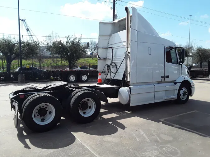 2020 VOLVO VNR64T-640