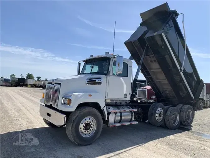 2017 WESTERN STAR 4700