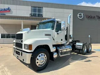 2021 MACK PI64T