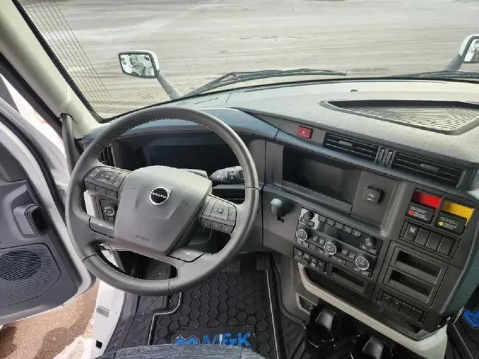 2026 VOLVO VNL64T660