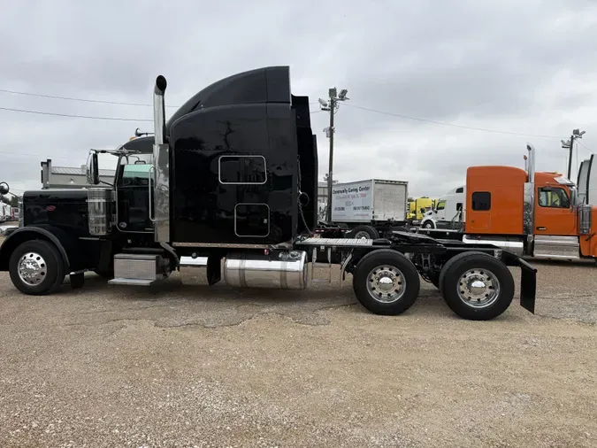 2022 Peterbilt 389