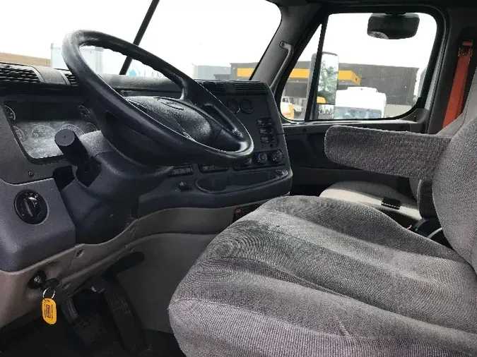 2016 Freightliner X12564ST