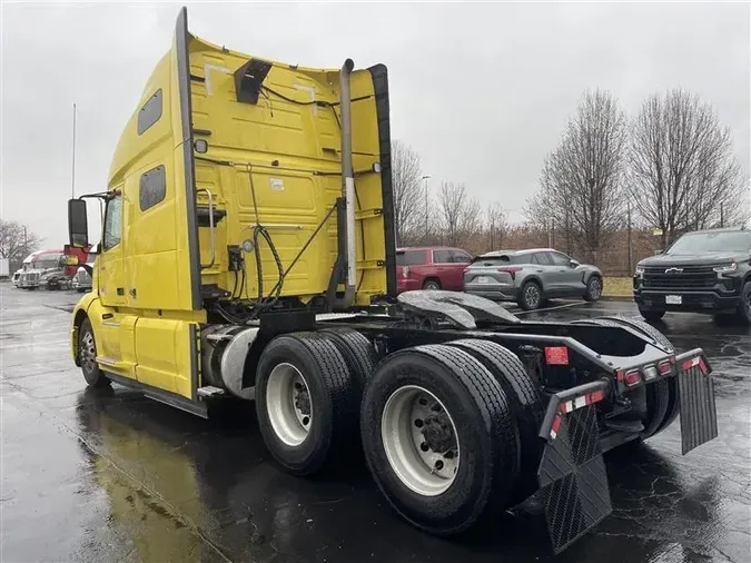 2021 VOLVO VNL64T760