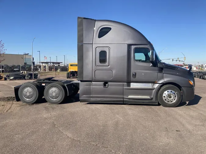 2025 Freightliner New Cascadia