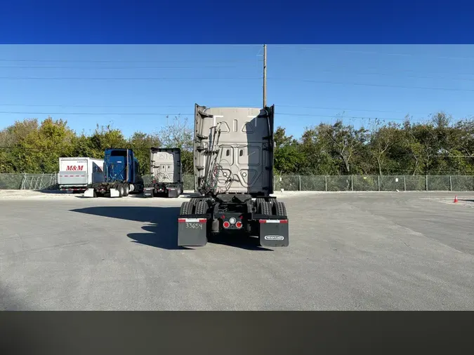 2025 Freightliner Cascadia 126ac0117198b2a6a6e309a8b80dd4cae9b