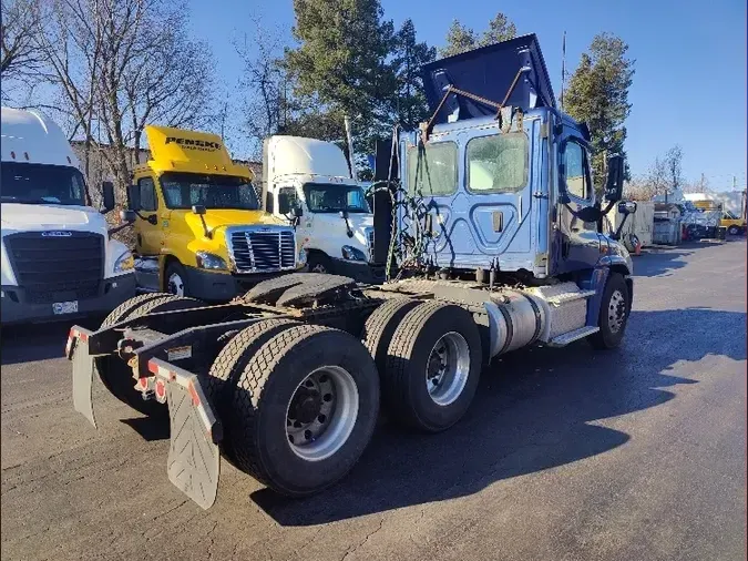 2017 Freightliner X12564ST