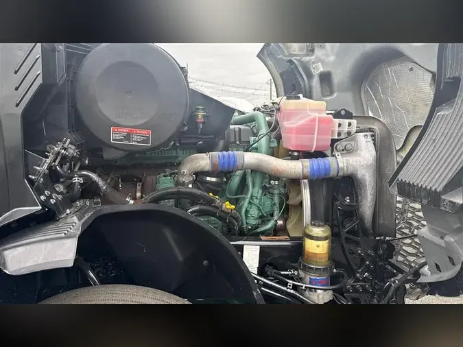 2020 VOLVO VNL860