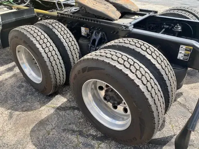 2021 Peterbilt 579ac09f3103af993c68994e04113e2d43f