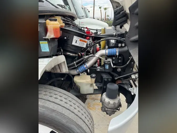 2018 FREIGHTLINER M2 106