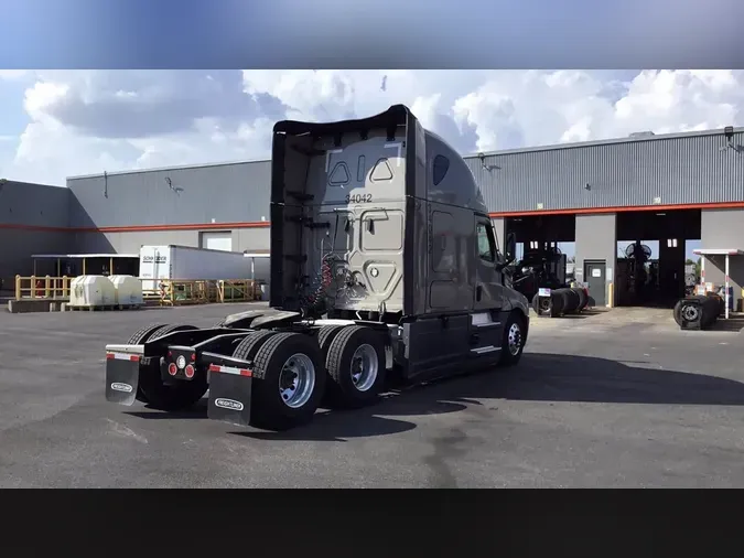 2025 Freightliner Cascadia 126