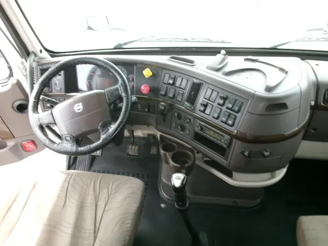 2013 Volvo VNL670ac186928147efe6071d5b129584999ab