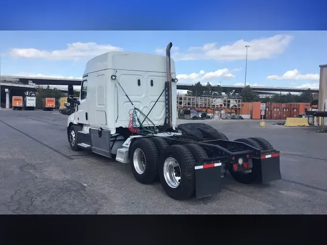 2020 Freightliner Cascadia 126ac19a2c09b530e10e7e30178873ec04f