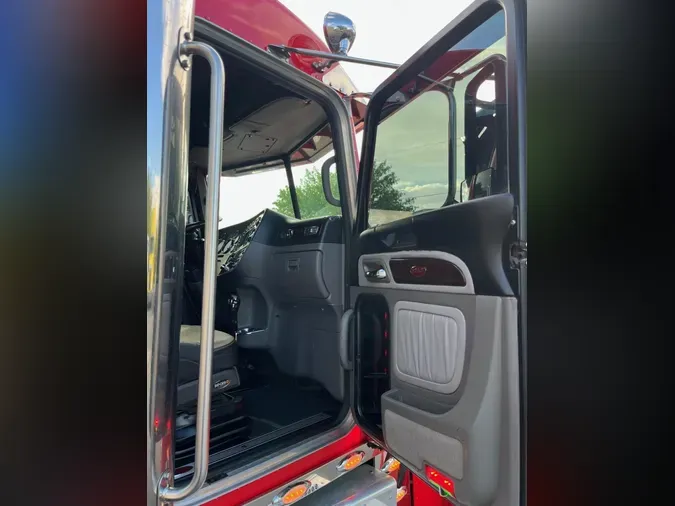 2020 Peterbilt 389