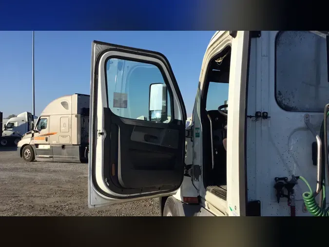 2020 Freightliner Cascadia 126