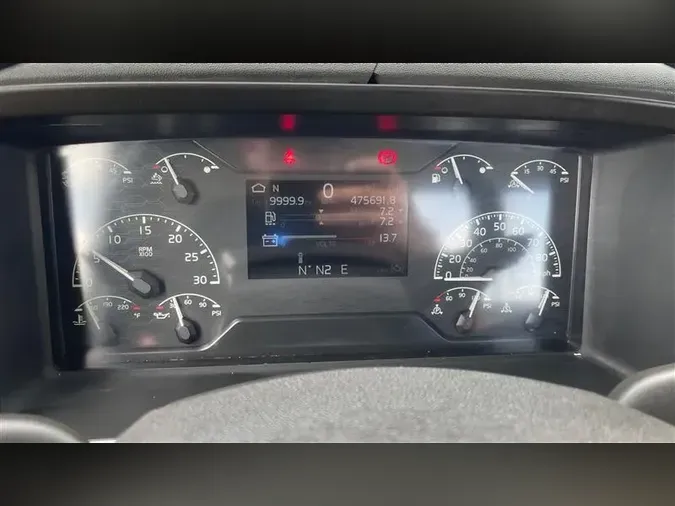 2020 VOLVO VNR64T300