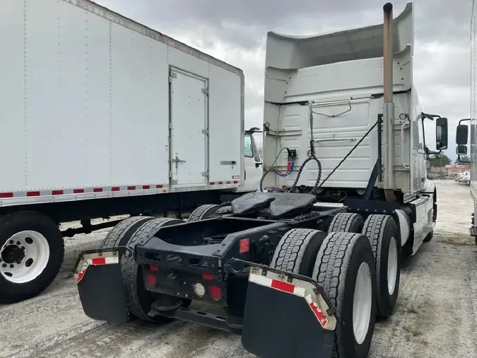 2019 VOLVO VNR64T640