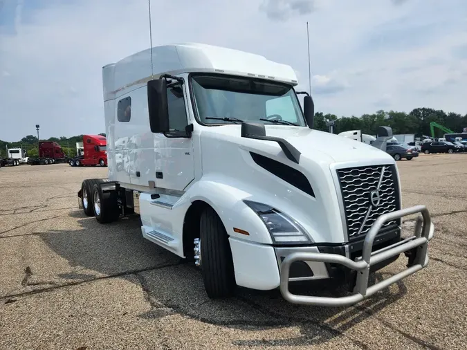 2023 VOLVO VNL64T740