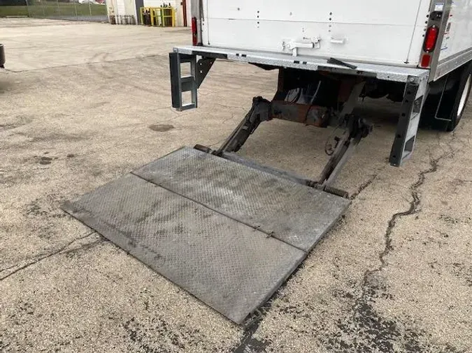 2019 Freightliner Business Class M2 106