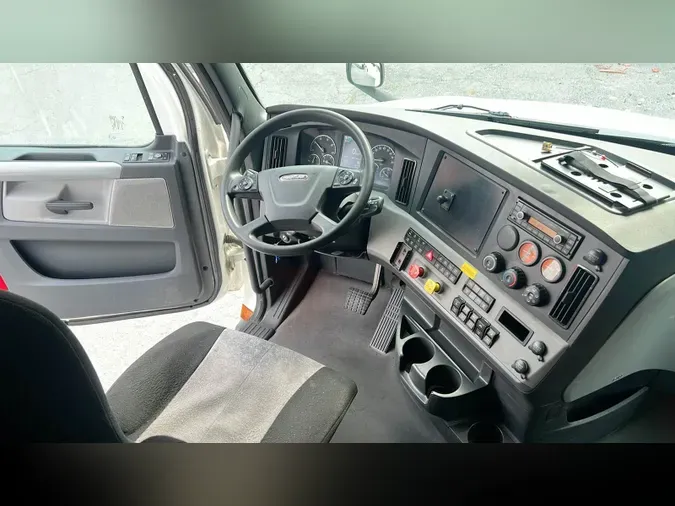 2021 Freightliner Cascadia 126